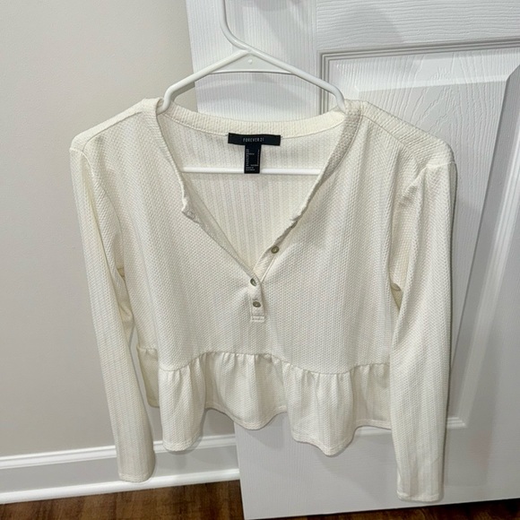 💕💕Forsver 21 size small white long sleeve top- offers welcomed. Must go!!💕💕 - Picture 1 of 4